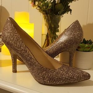 Nine West snake skin pumps size 10